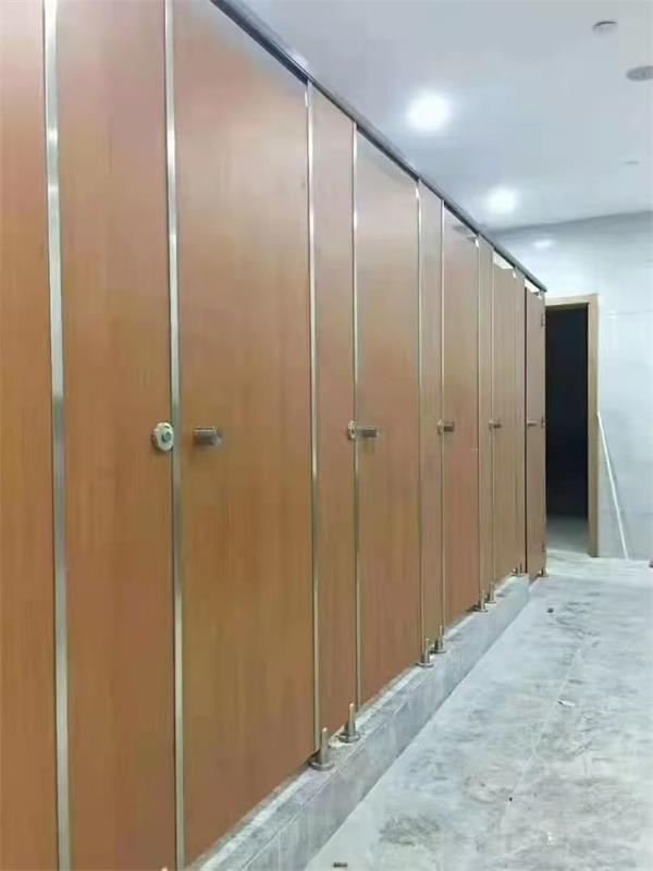 重庆厕所隔断安装